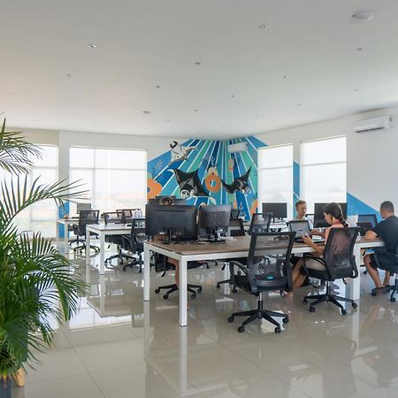 Bali Bustle Pararaton Coliving And Coworking Space Legian Exterior foto