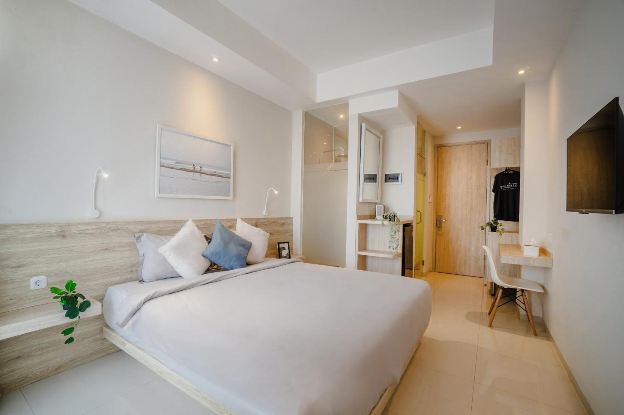 Bali Bustle Pararaton Coliving And Coworking Space Legian Exterior foto
