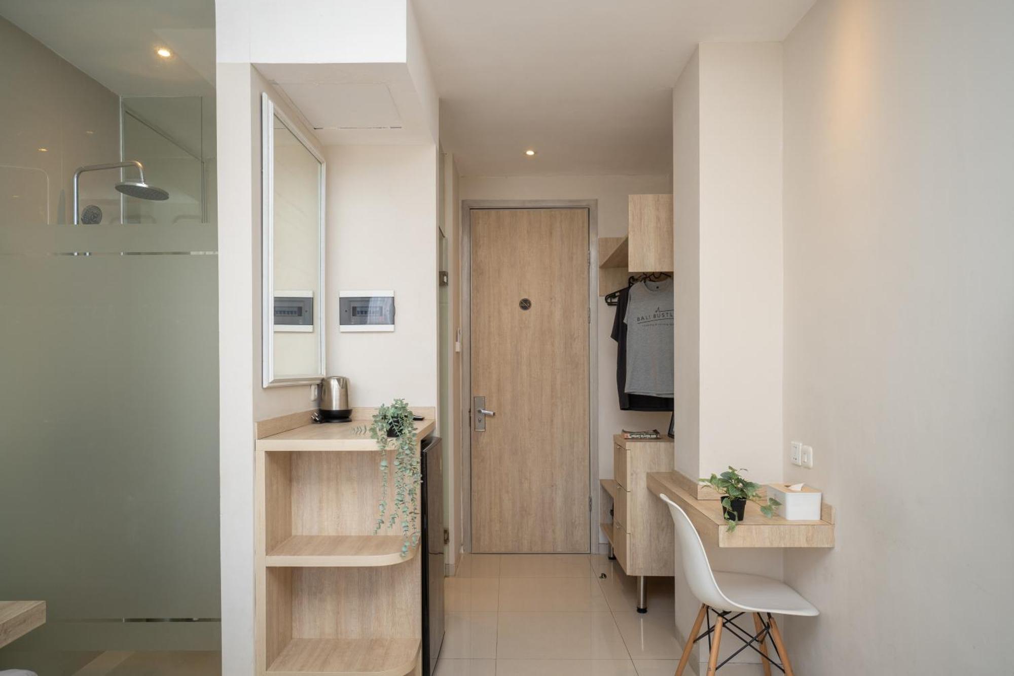 Bali Bustle Pararaton Coliving And Coworking Space Legian Exterior foto